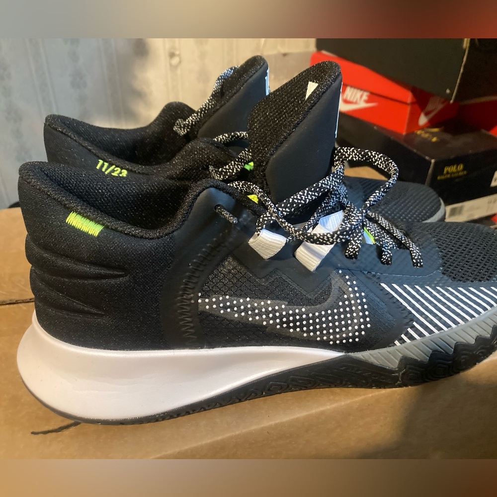 Nike Kyrie Irving Flytrap5, Solid Black - image 8